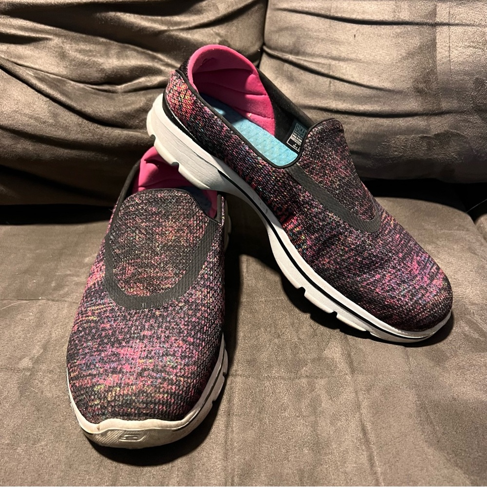 Skechers Go Walk 3 Black & Pink Slip On Shoes - Size 10